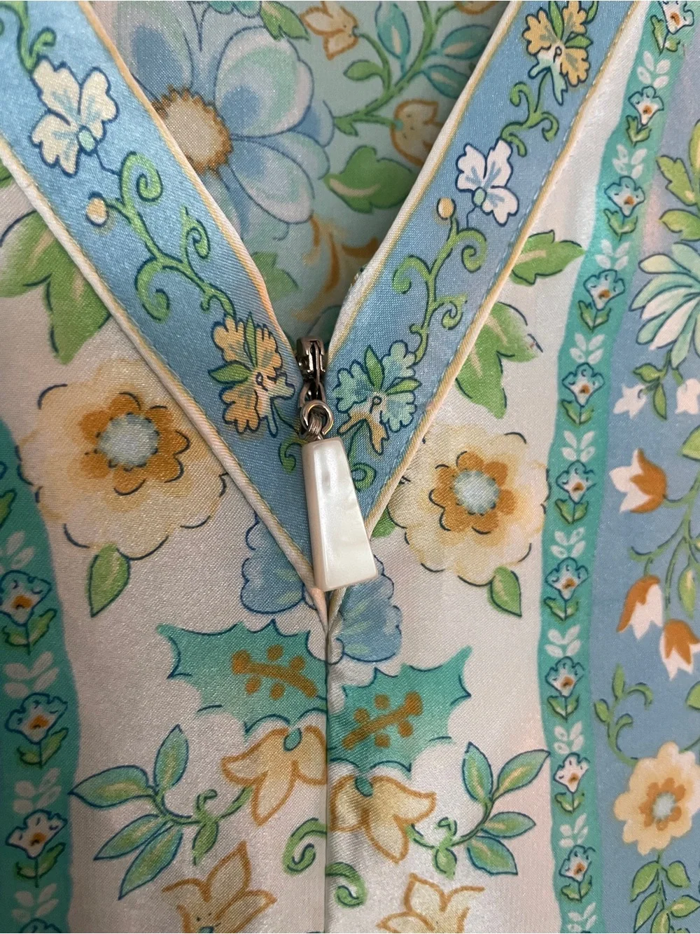 Oscar de la Renta Light Blue Floral Kaftan - Picture 3 of 5